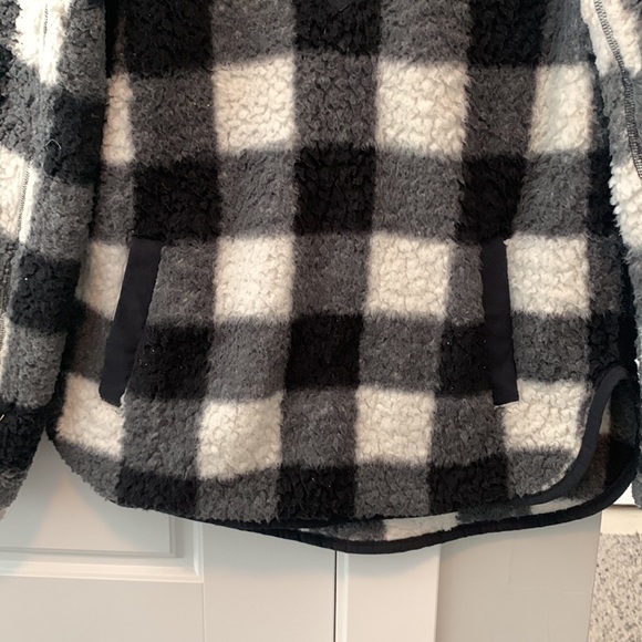 Abercrombie & Fitch Sherpa Pullover - Picture 3 of 8